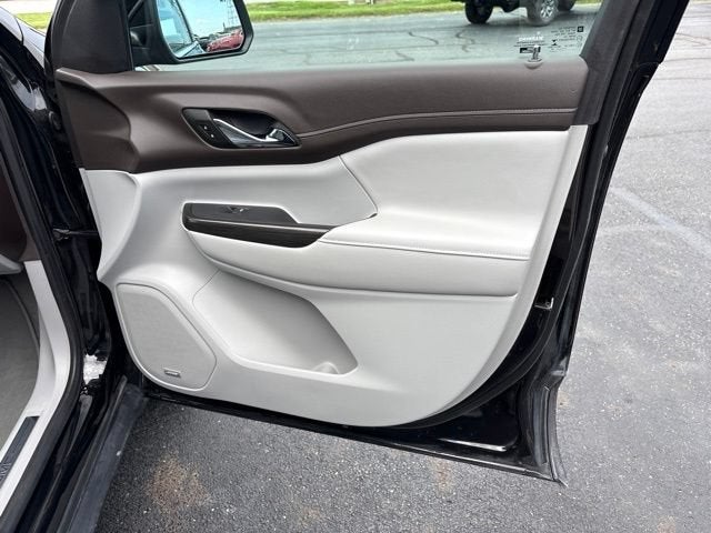2022 GMC Acadia SLT