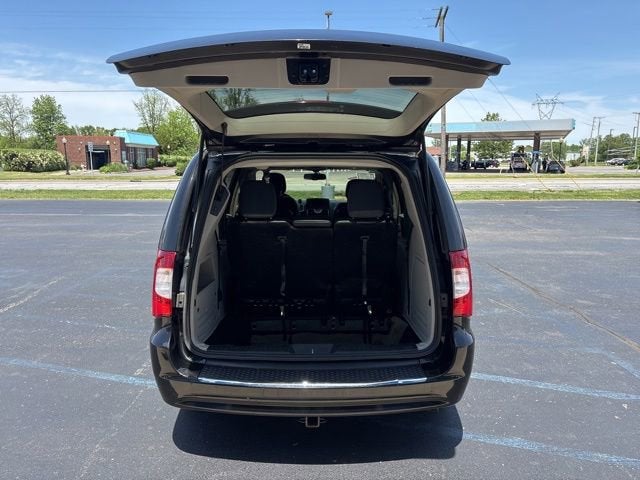 2016 Chrysler Town & Country Touring