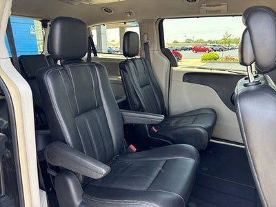 2016 Chrysler Town & Country Touring
