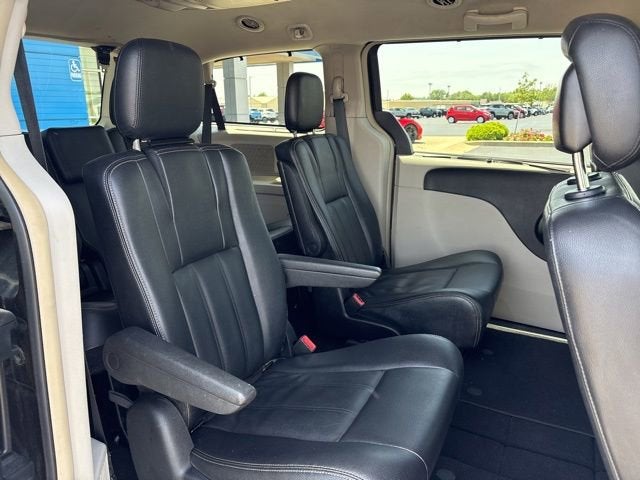 2016 Chrysler Town & Country Touring