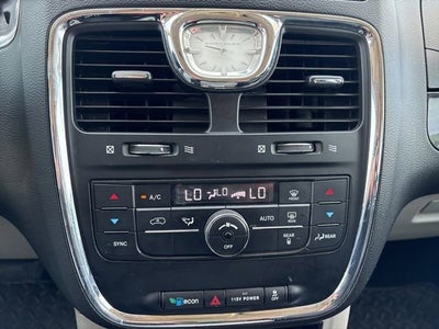 2016 Chrysler Town & Country Touring