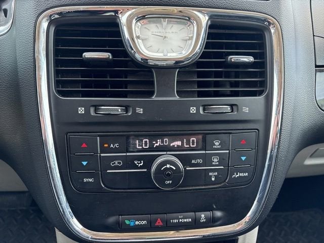 2016 Chrysler Town & Country Touring