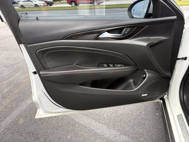 2018 Buick Regal TourX Essence