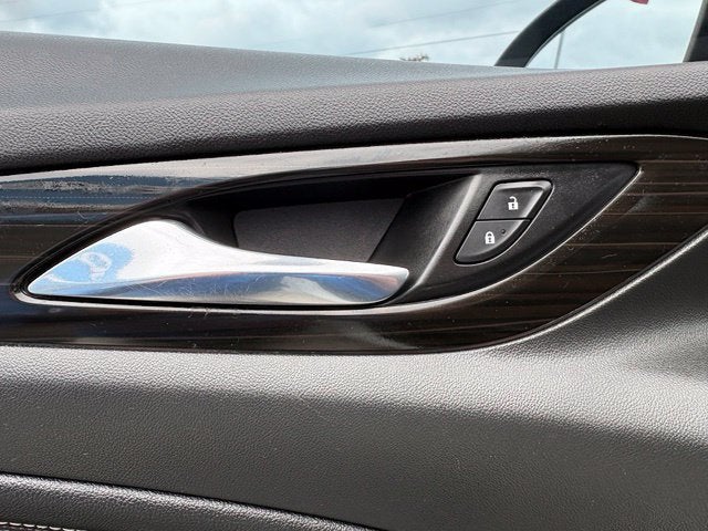 2018 Buick Regal TourX Essence