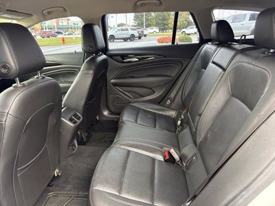 2018 Buick Regal TourX Essence