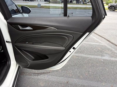 2018 Buick Regal TourX Essence