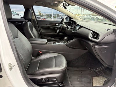 2018 Buick Regal TourX Essence