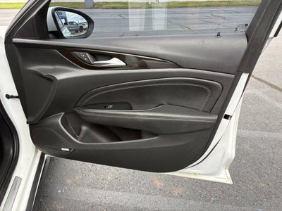 2018 Buick Regal TourX Essence