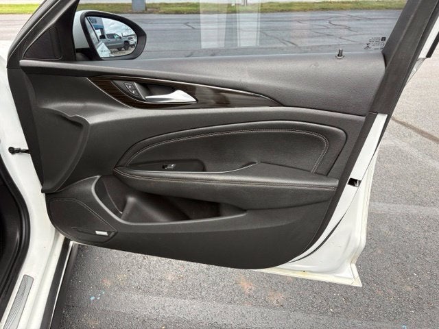 2018 Buick Regal TourX Essence