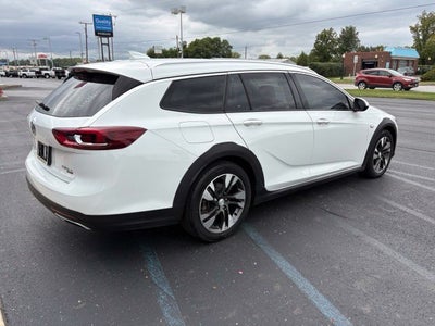 2018 Buick Regal TourX Essence